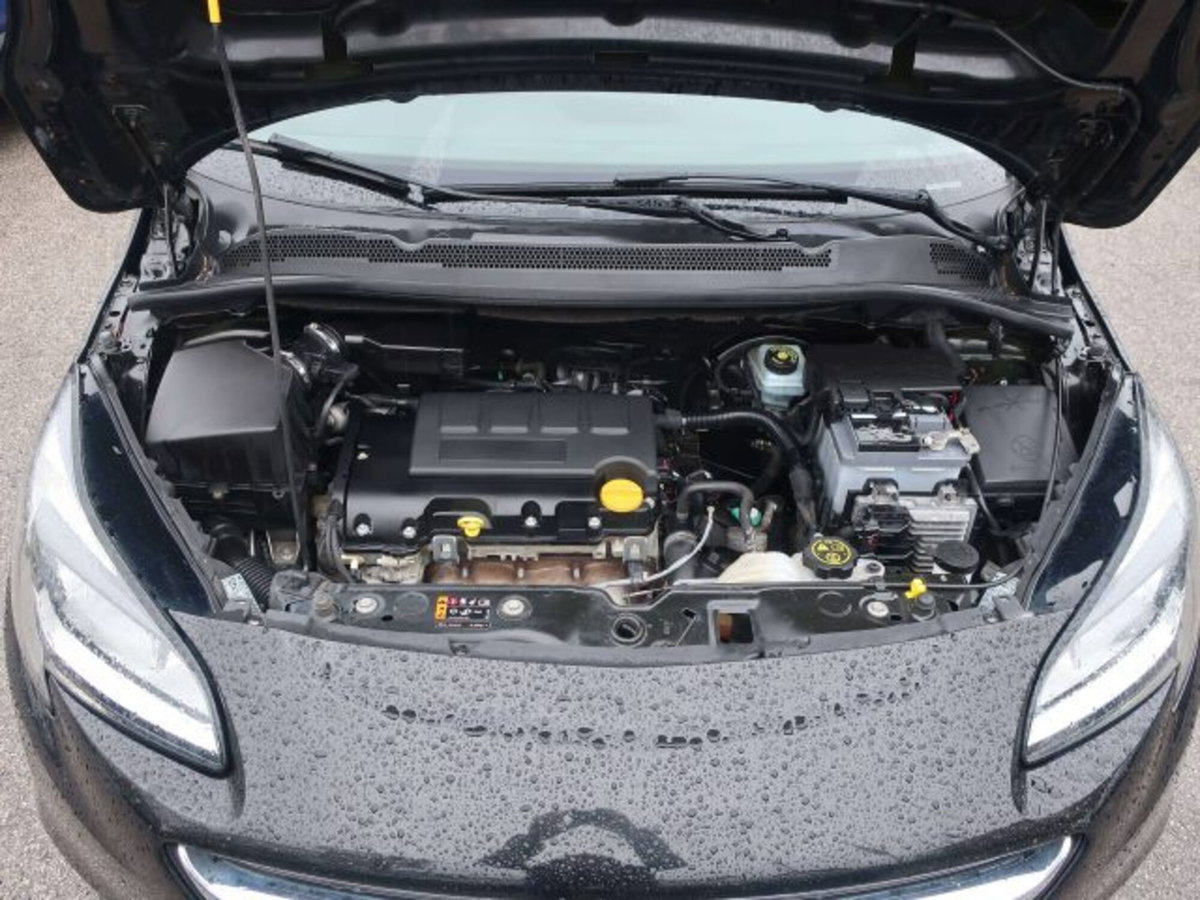 Opel Corsa 1.2 5 porte Black Edition (13)