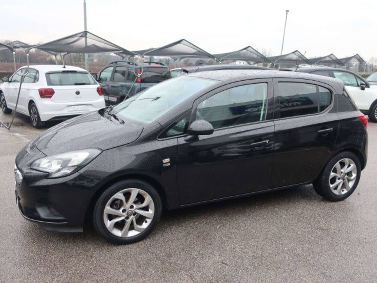Opel Corsa 1.2 5 porte Black Edition (14)