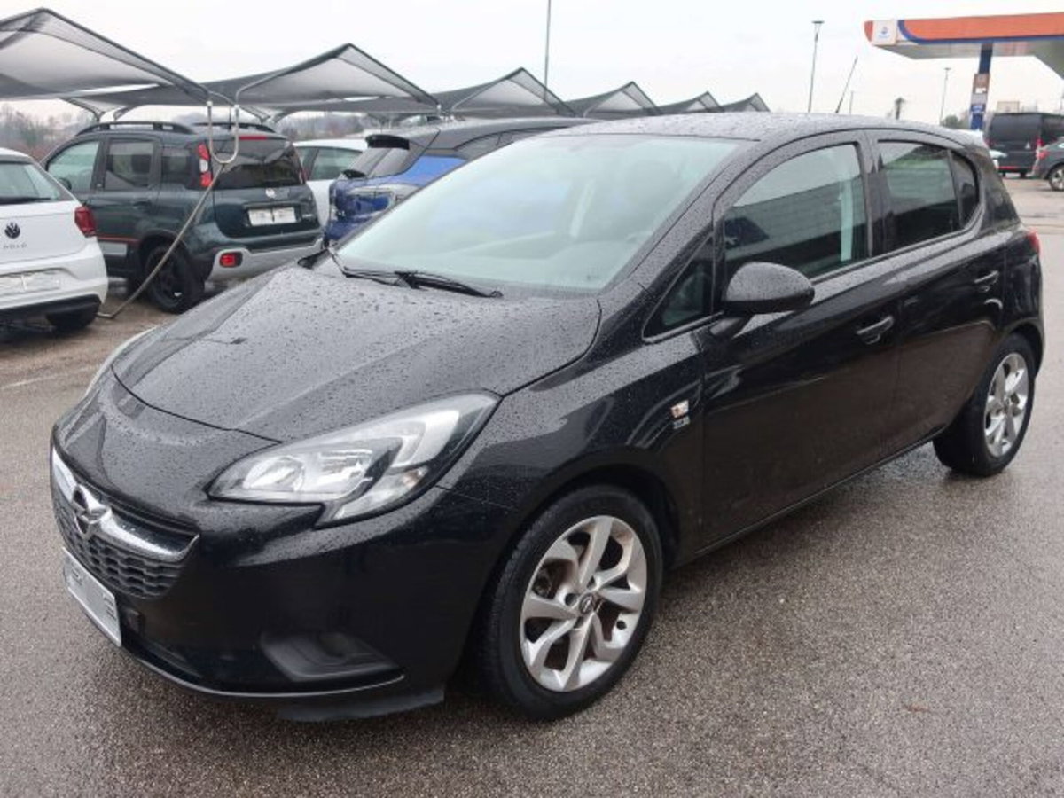 Opel Corsa 1.2 5 porte Black Edition (2)