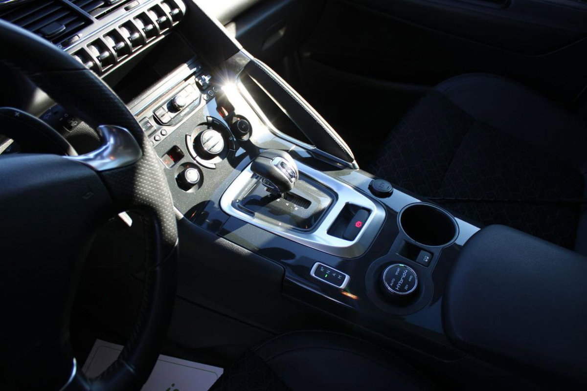 Peugeot 3008 HYbrid4 (10)