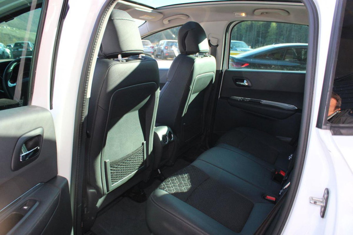 Peugeot 3008 HYbrid4 (13)