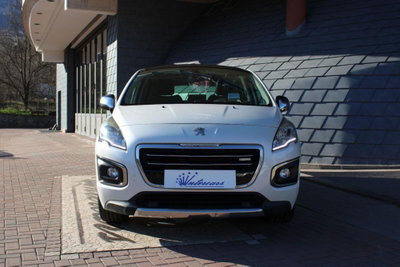 Peugeot 3008 HYbrid4 (3)