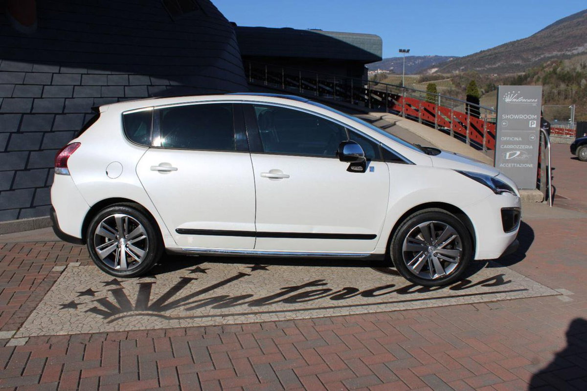 Peugeot 3008 HYbrid4 (5)