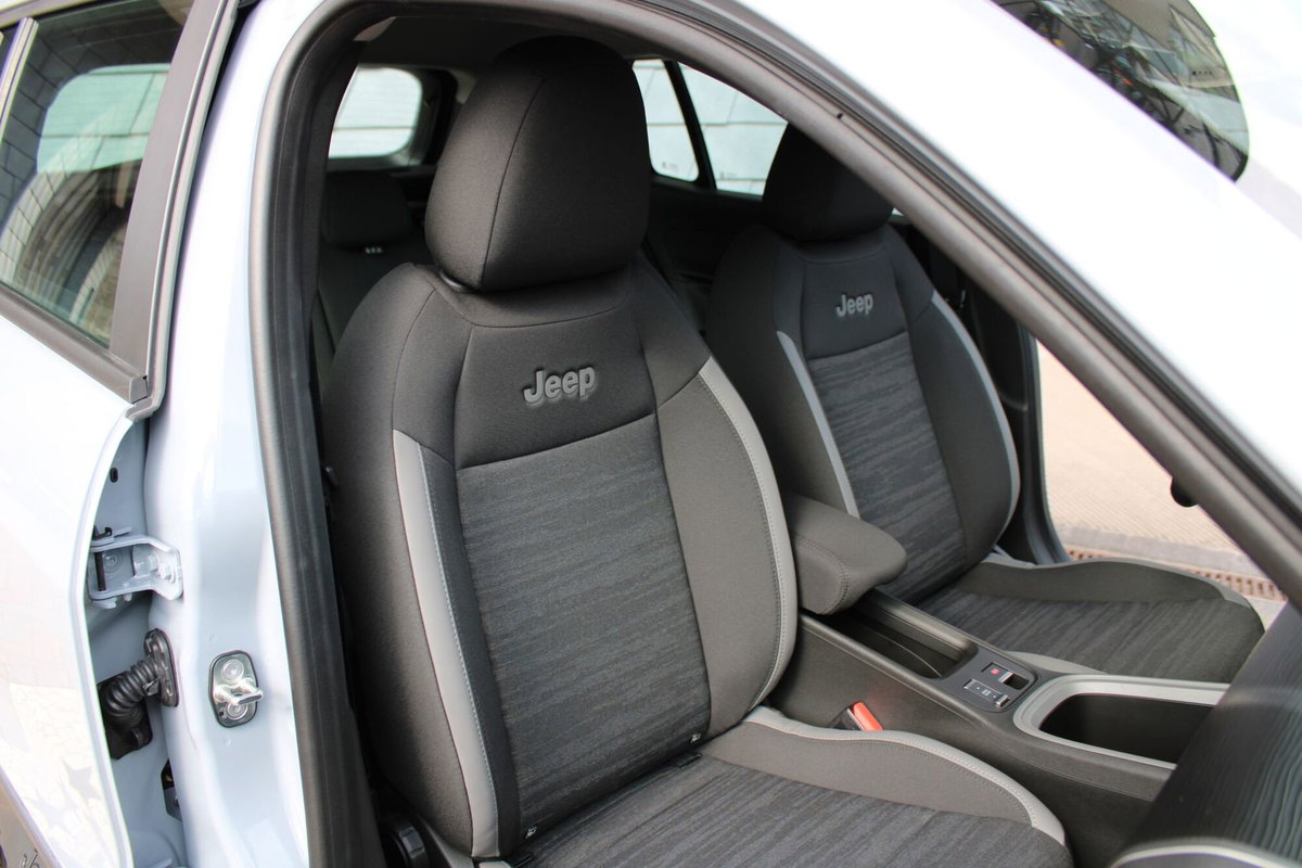 Jeep Avenger 1.2 turbo e-hybrid mhev Altitude fwd 110cv edct6 (15)