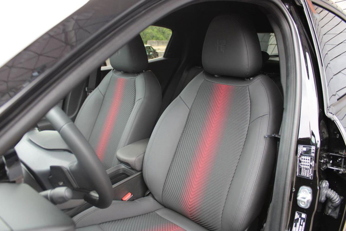 Alfa Romeo Junior 1.2 ibrida Speciale 145cv edct6 (12)