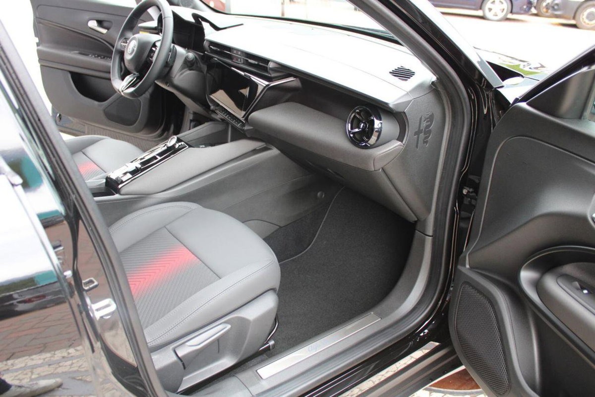 Alfa Romeo Junior 1.2 ibrida Speciale 145cv edct6 (18)