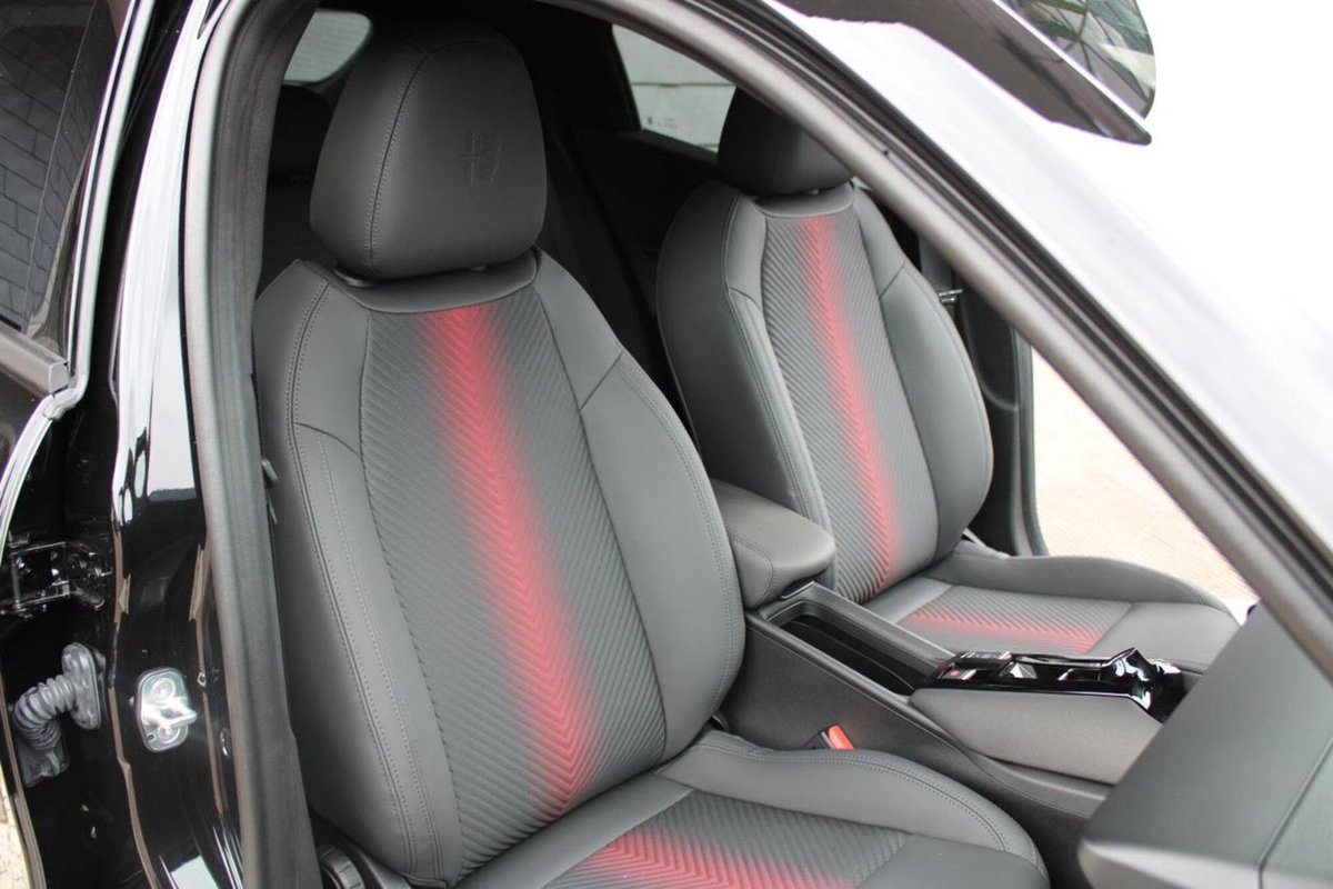 Alfa Romeo Junior 1.2 ibrida Speciale 145cv edct6 (19)