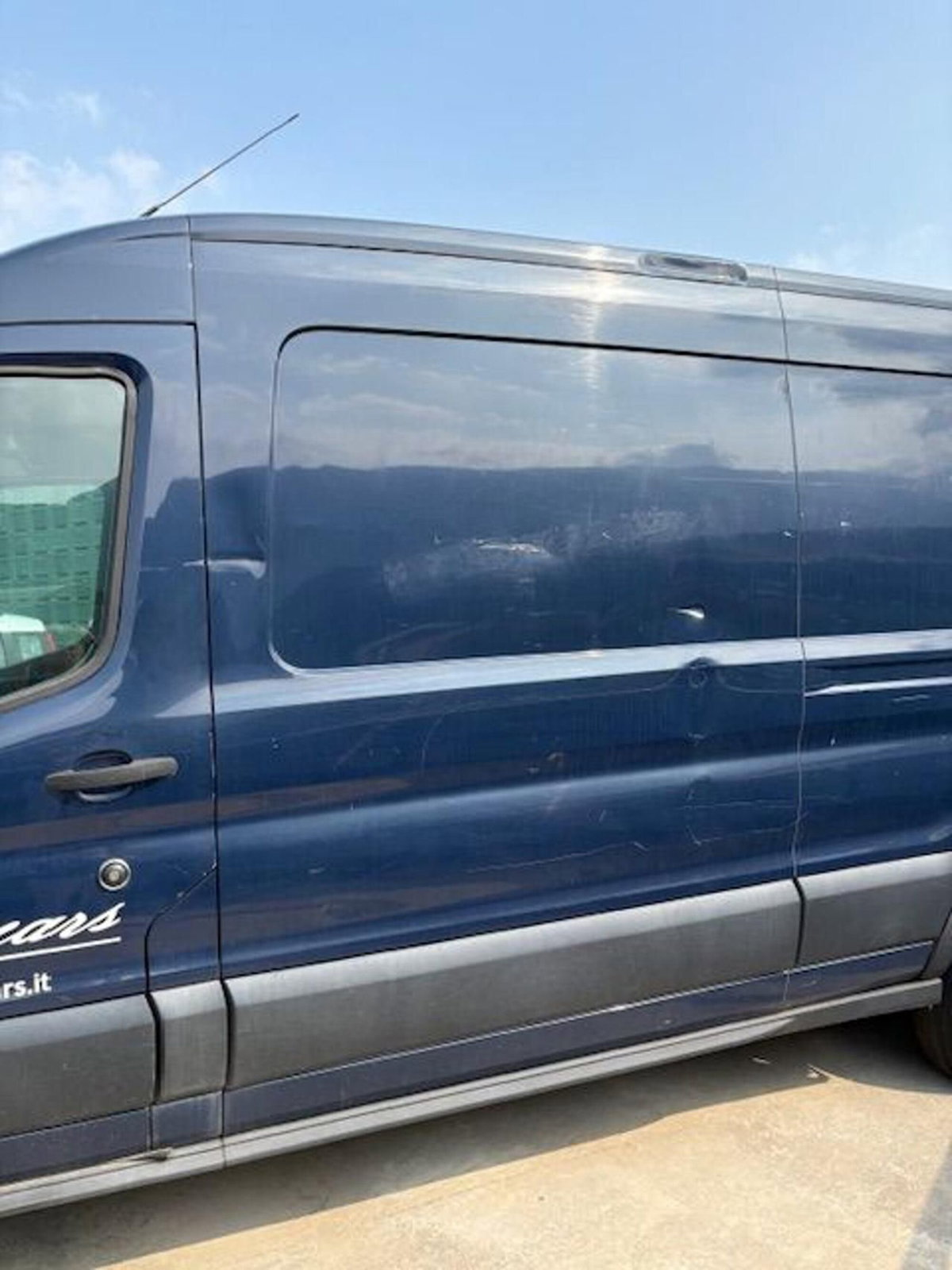 Ford Transit Furgone 350 2.0TDCi EcoBlue 130CV PL-TM Combi Trend N1 (2)
