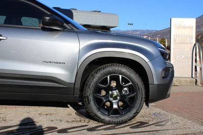 Jeep Avenger 1.2 turbo e-hybrid mhev Upland 4xe 145cv edct6 (11)