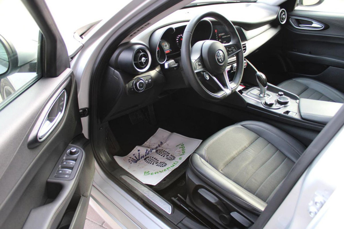 Alfa Romeo Giulia 2.2 Turbodiesel 150 CV AT8 Super (8)