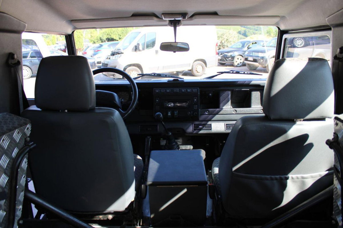 Land Rover Defender 90 2.5 Td5 Soft-Top (12)