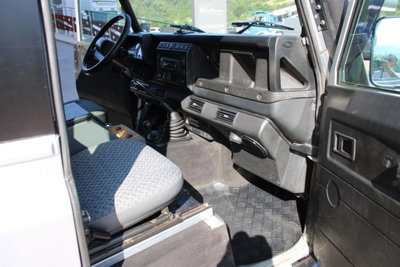 Land Rover Defender 90 2.5 Td5 Soft-Top (13)