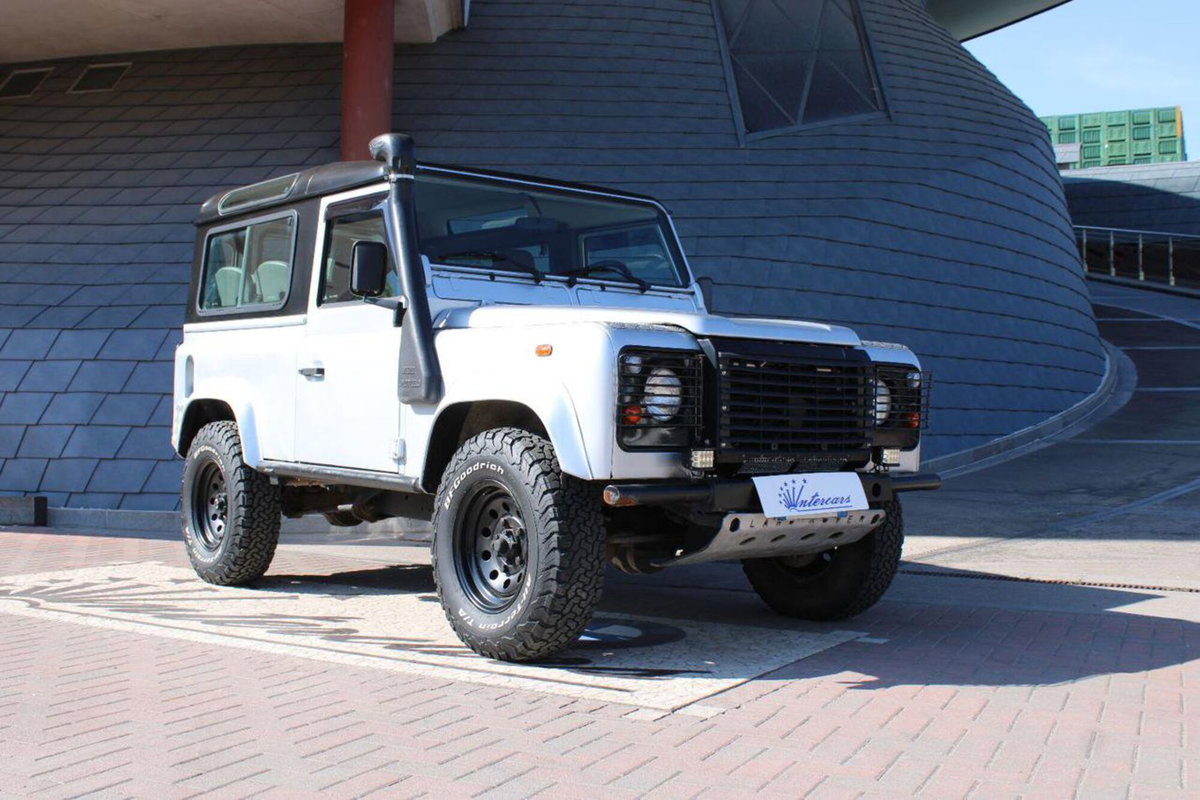 Land Rover Defender 90 2.5 Td5 Soft-Top (2)