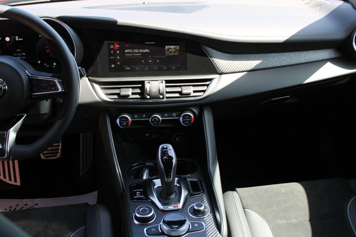 Alfa Romeo Giulia 2.9 V6 Quadrifoglio Super Sport 520cv auto (16)