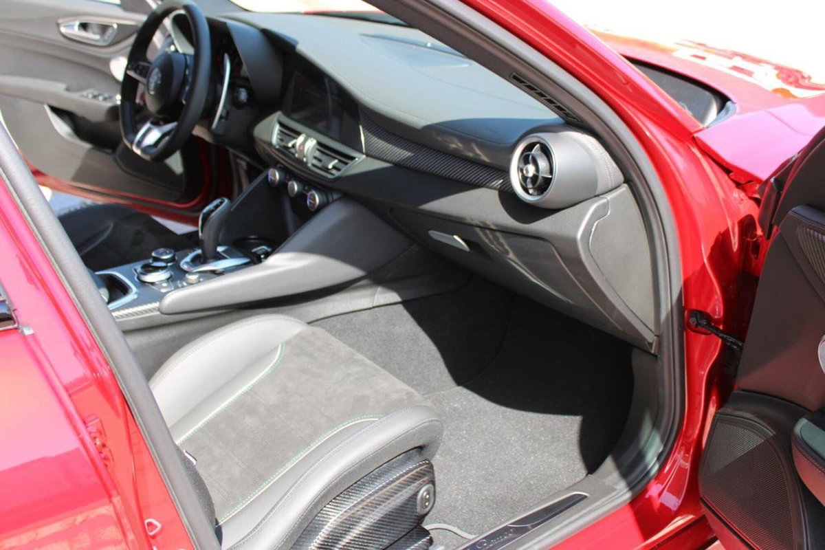 Alfa Romeo Giulia 2.9 V6 Quadrifoglio Super Sport 520cv auto (18)