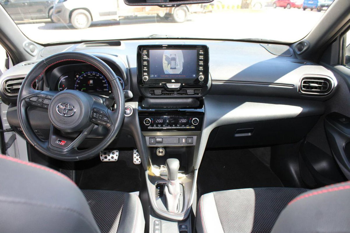 Toyota Yaris Cross 1.5 Hybrid 5p. E-CVT GR SPORT (18)