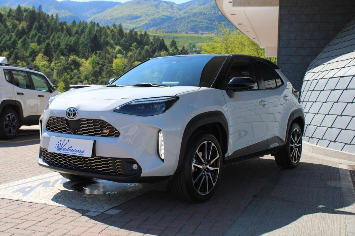 Toyota Yaris Cross 1.5 Hybrid 5p. E-CVT GR SPORT (4)