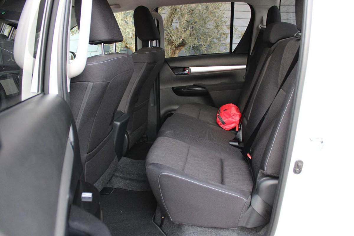 Toyota Hilux 2.D-4D 4WD porte Double Cab Comfort (10)