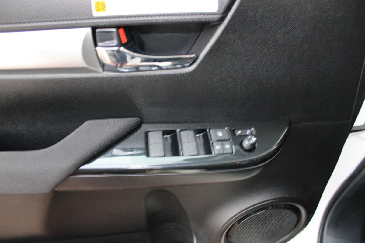 Toyota Hilux 2.D-4D 4WD porte Double Cab Comfort (11)