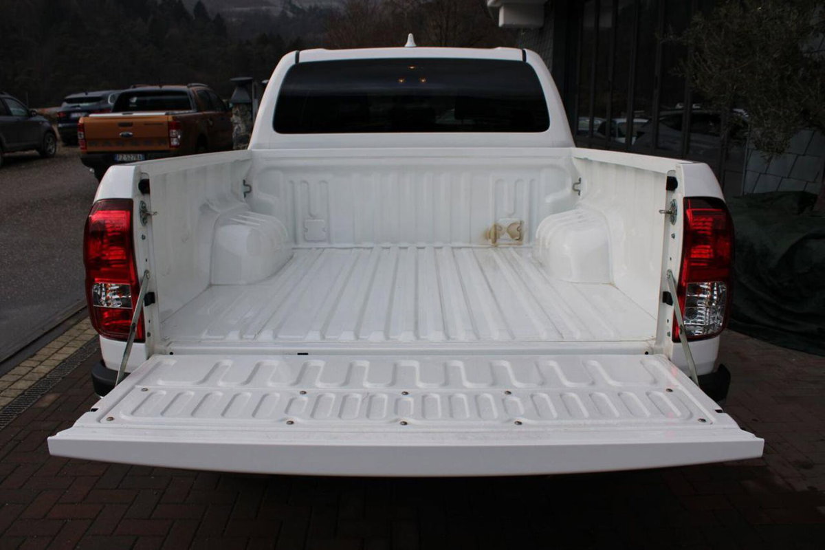 Toyota Hilux 2.D-4D 4WD porte Double Cab Comfort (16)