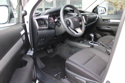 Toyota Hilux 2.D-4D 4WD porte Double Cab Comfort (8)