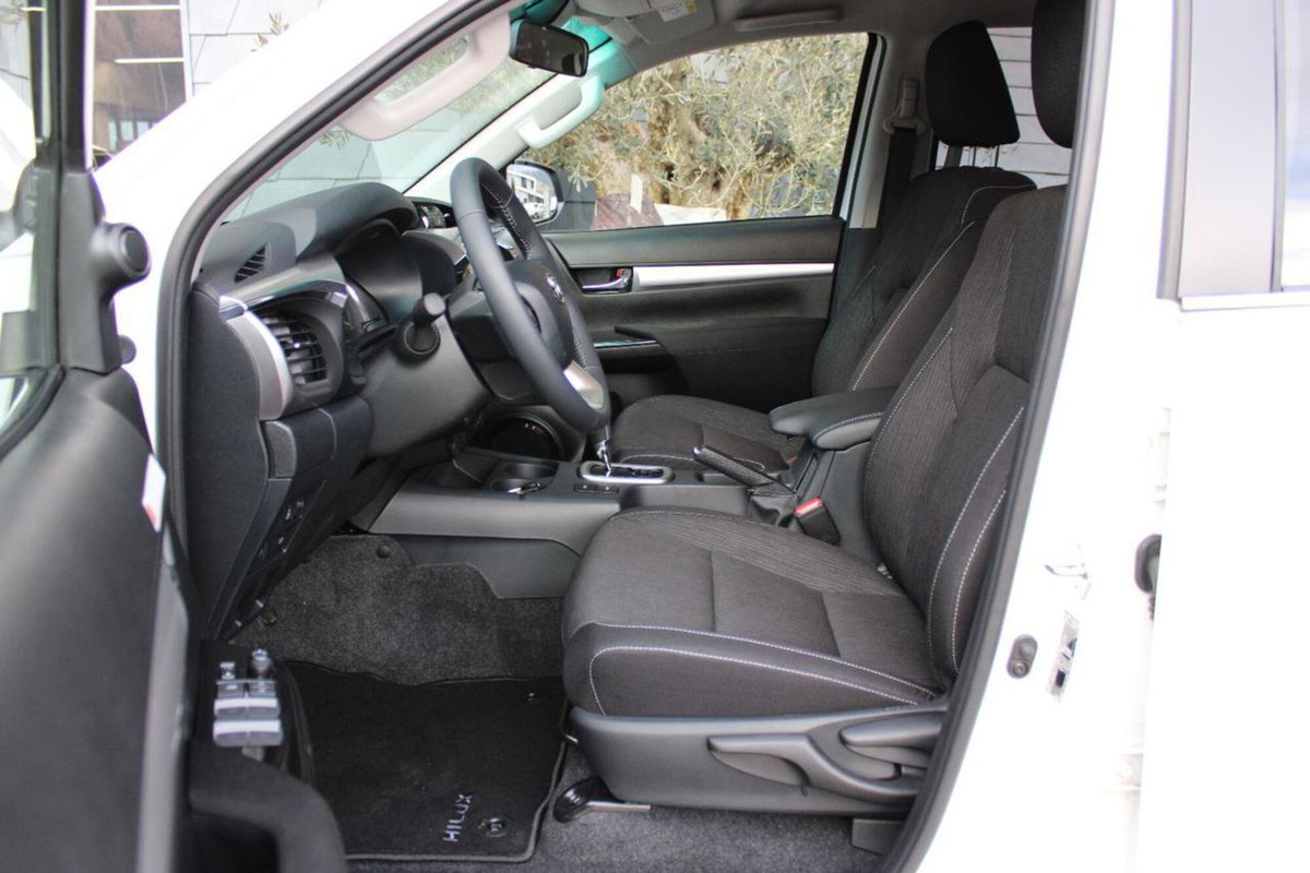 Toyota Hilux 2.D-4D 4WD porte Double Cab Comfort (9)