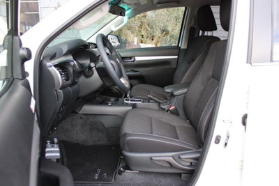 Toyota Hilux 2.D-4D 4WD porte Double Cab Comfort (9)