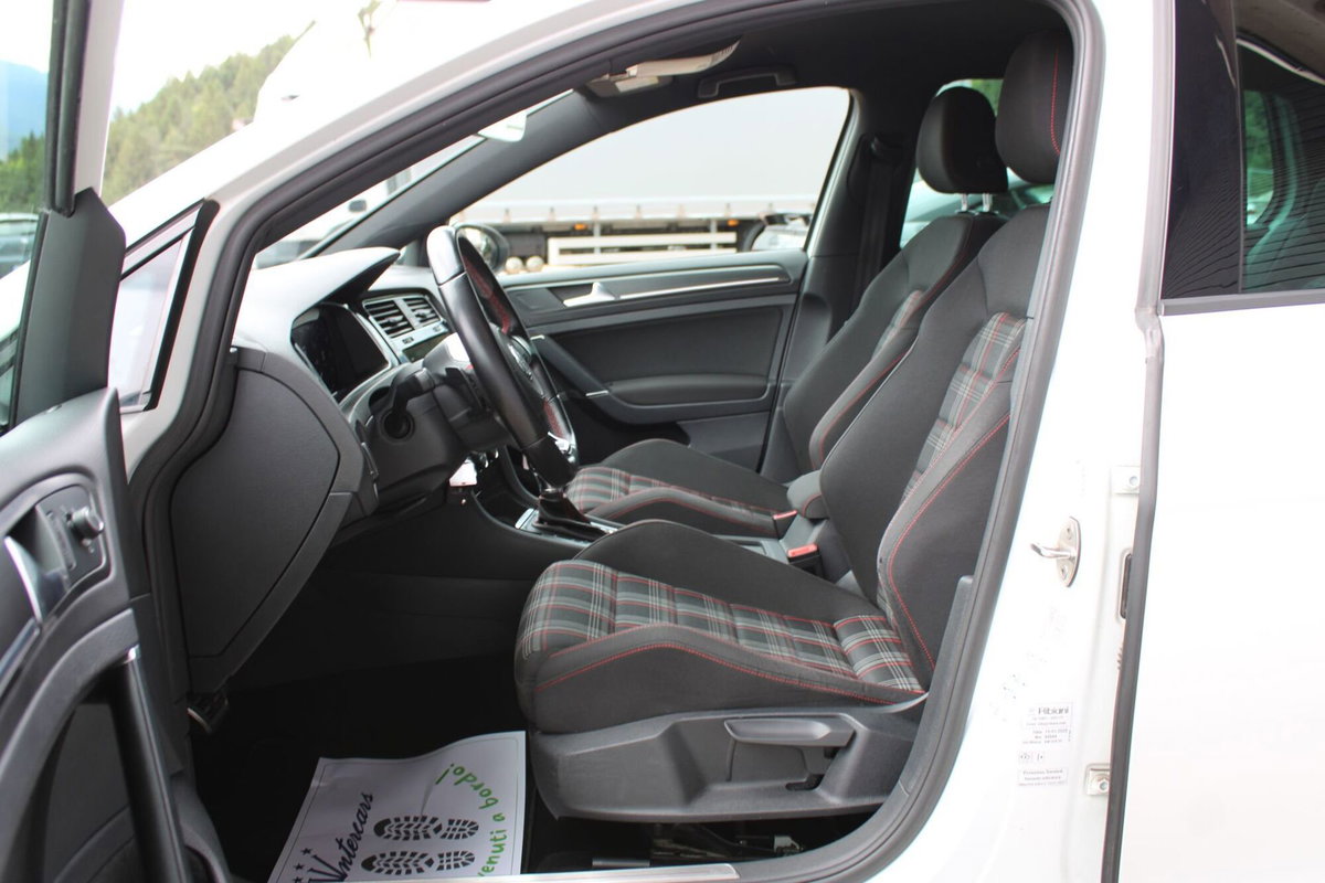 Volkswagen Golf 2.0 TSI GTI DSG (10)