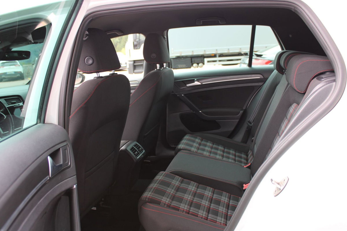 Volkswagen Golf 2.0 TSI GTI DSG (11)