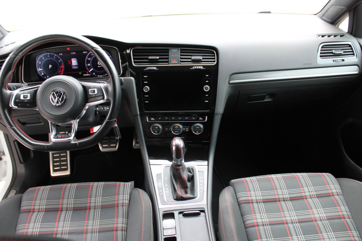 Volkswagen Golf 2.0 TSI GTI DSG (12)
