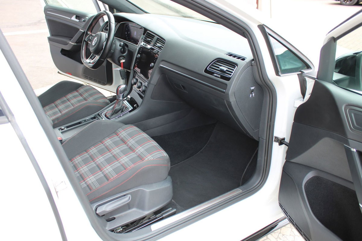Volkswagen Golf 2.0 TSI GTI DSG (14)