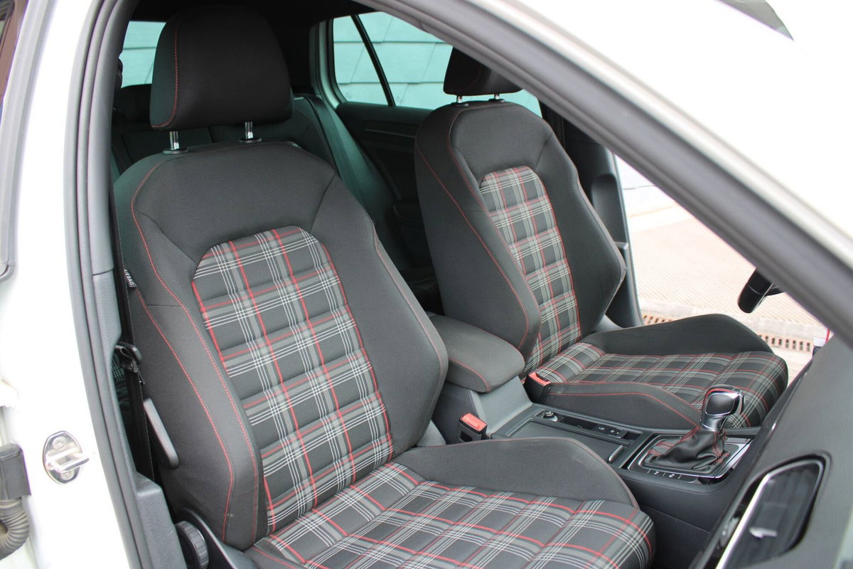 Volkswagen Golf 2.0 TSI GTI DSG (15)