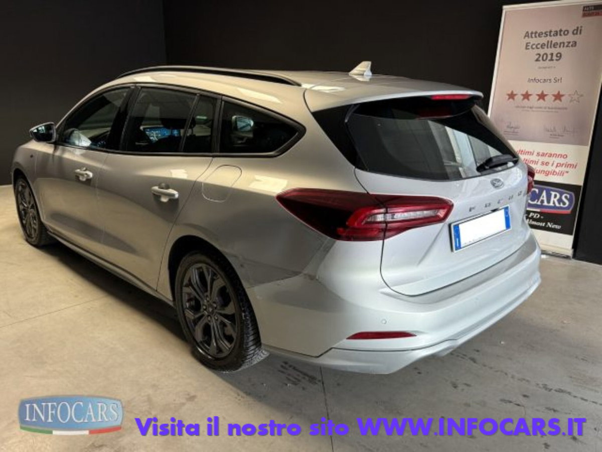 Ford Focus Station Wagon 1.0 EcoBoost Hybrid 155 CV SW ST-Line (2)