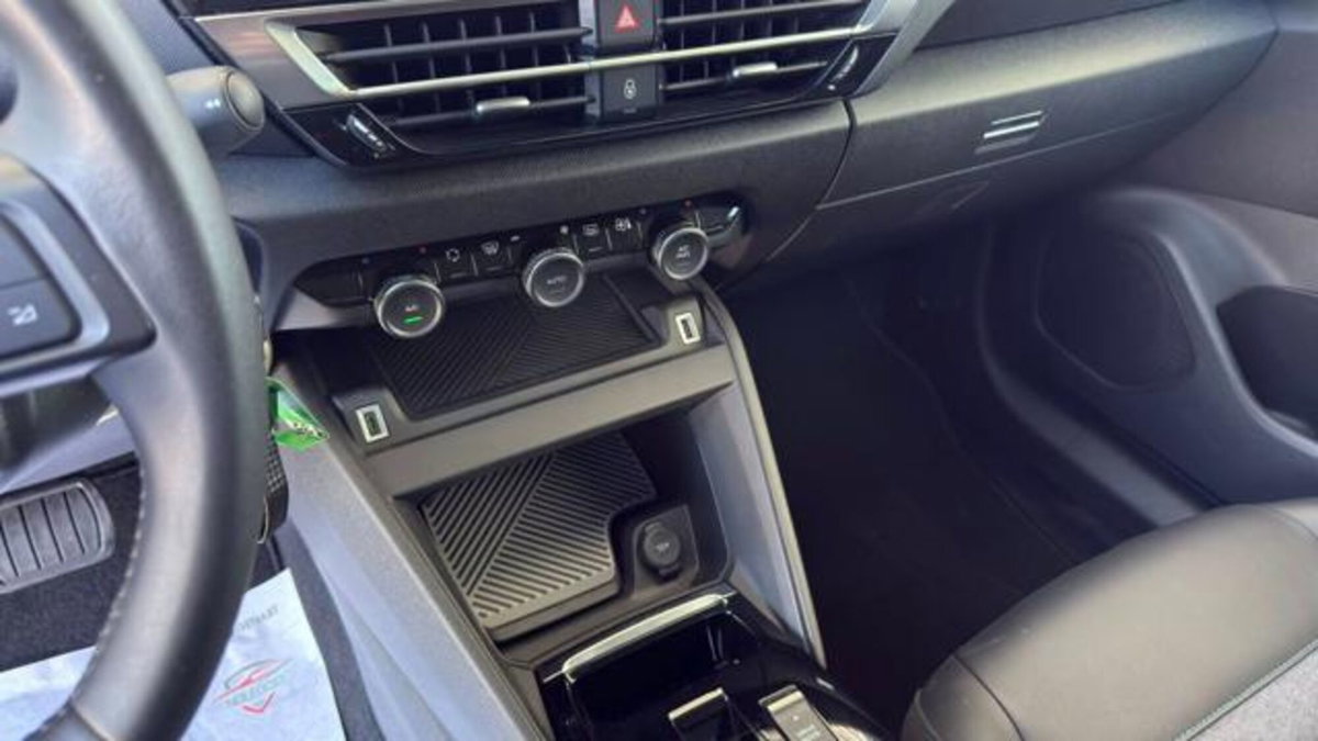 Citroen C4 BlueHDi 130 S&S EAT8 Shine (14)