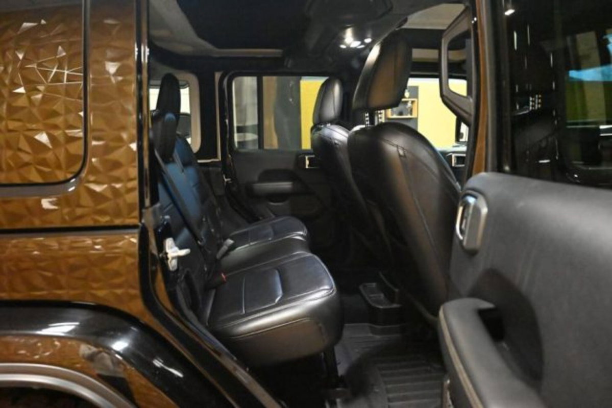 Jeep Wrangler Unlimited 2.0 Turbo Sahara (11)