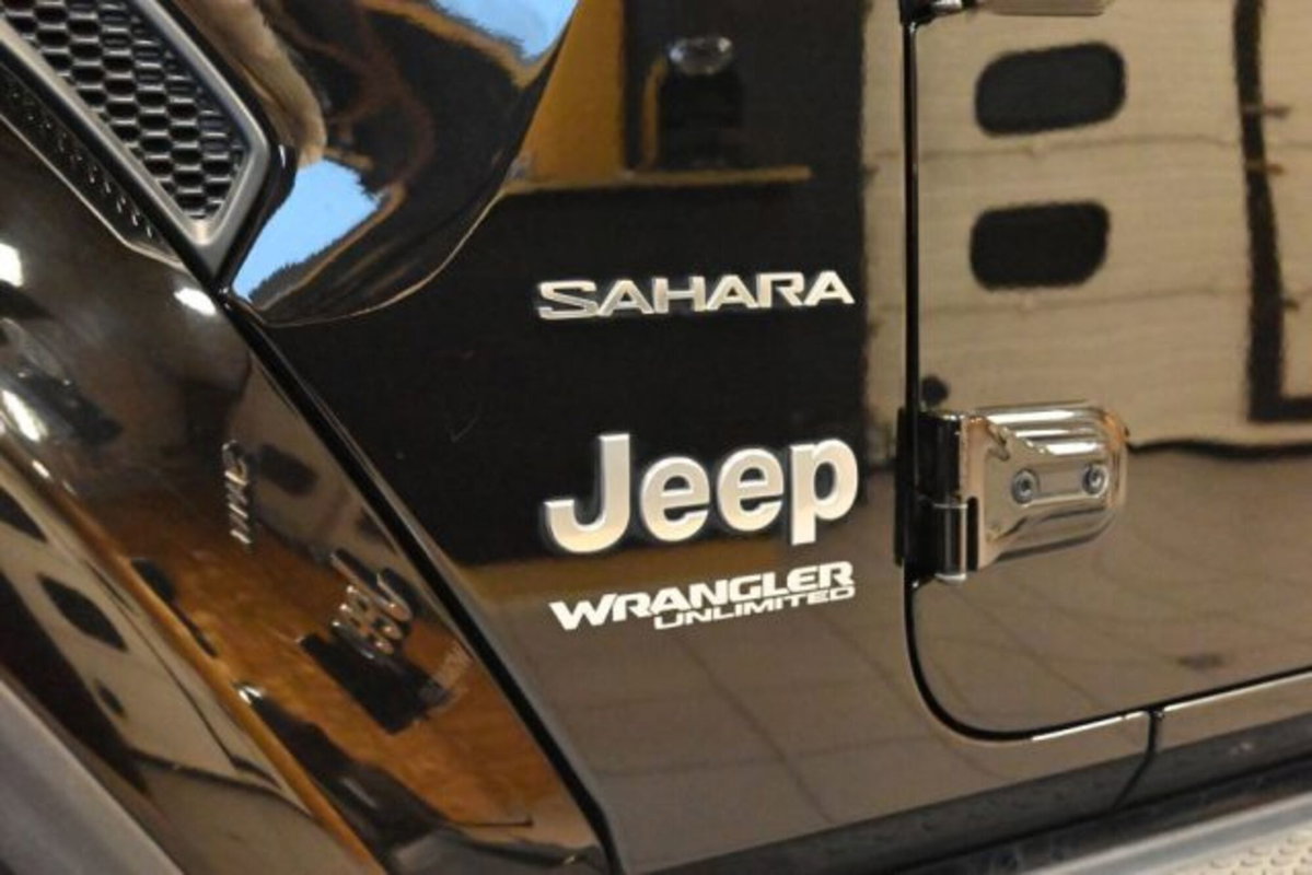 Jeep Wrangler Unlimited 2.0 Turbo Sahara (15)