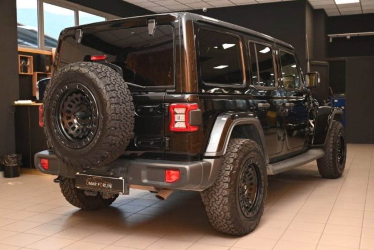 Jeep Wrangler Unlimited 2.0 Turbo Sahara (4)