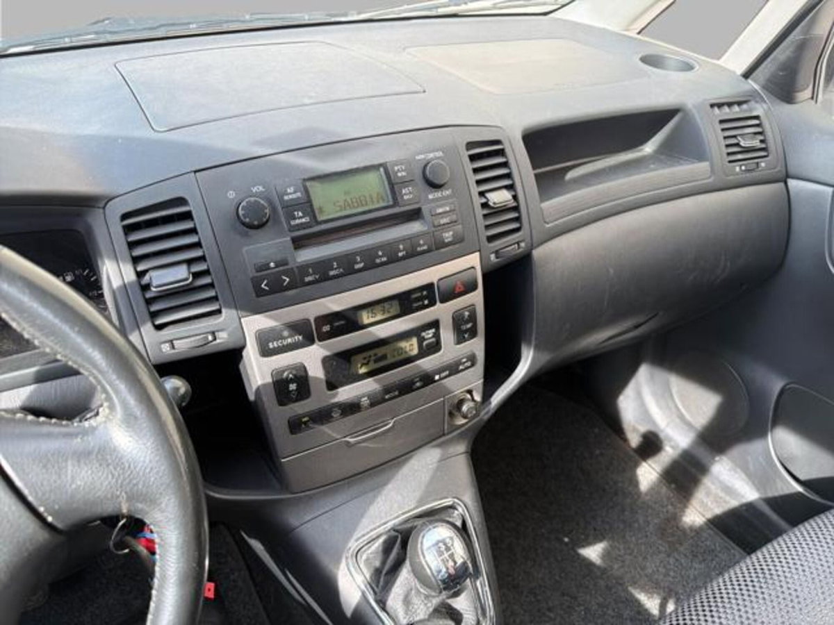 Toyota Corolla Verso 1.8 16V (10)