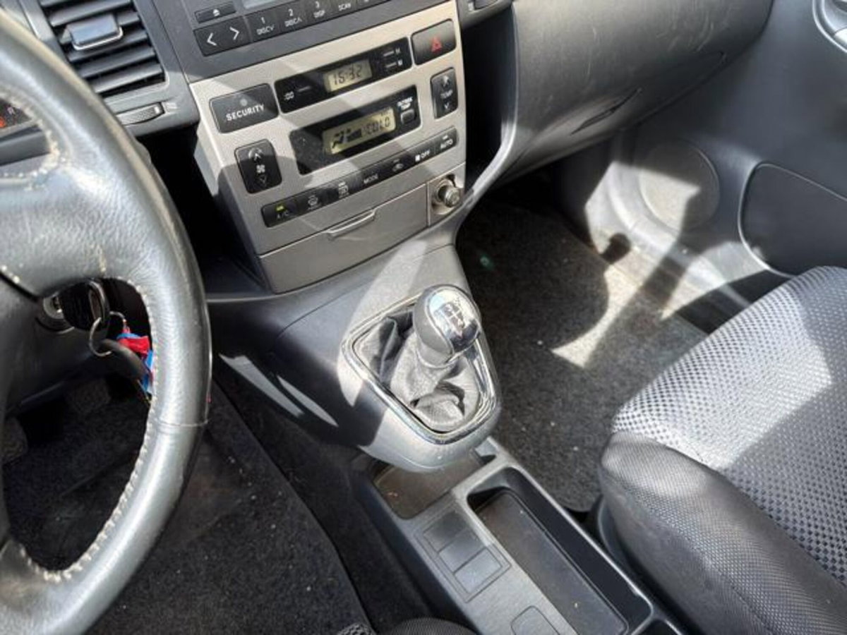 Toyota Corolla Verso 1.8 16V (11)