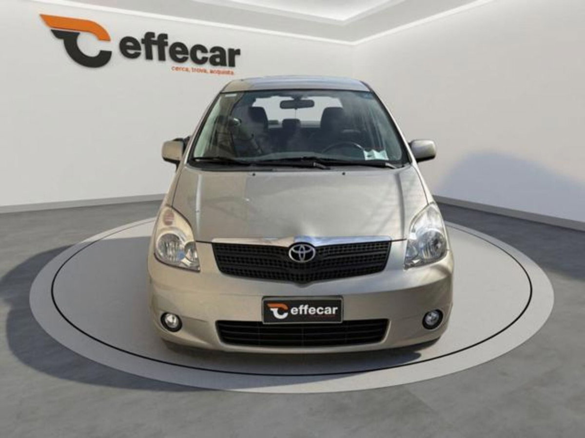 Toyota Corolla Verso 1.8 16V (2)