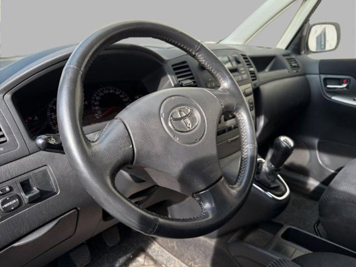 Toyota Corolla Verso 1.8 16V (8)