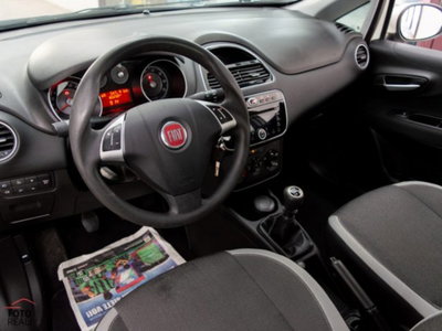 Fiat Punto 1.4 8V 5 porte Natural Power Easy (8)