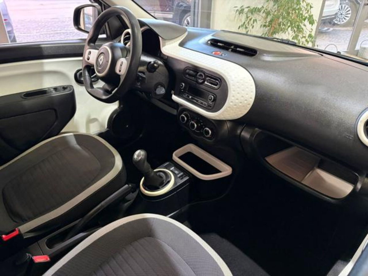 Renault Twingo 1.0 SCe Live (8)
