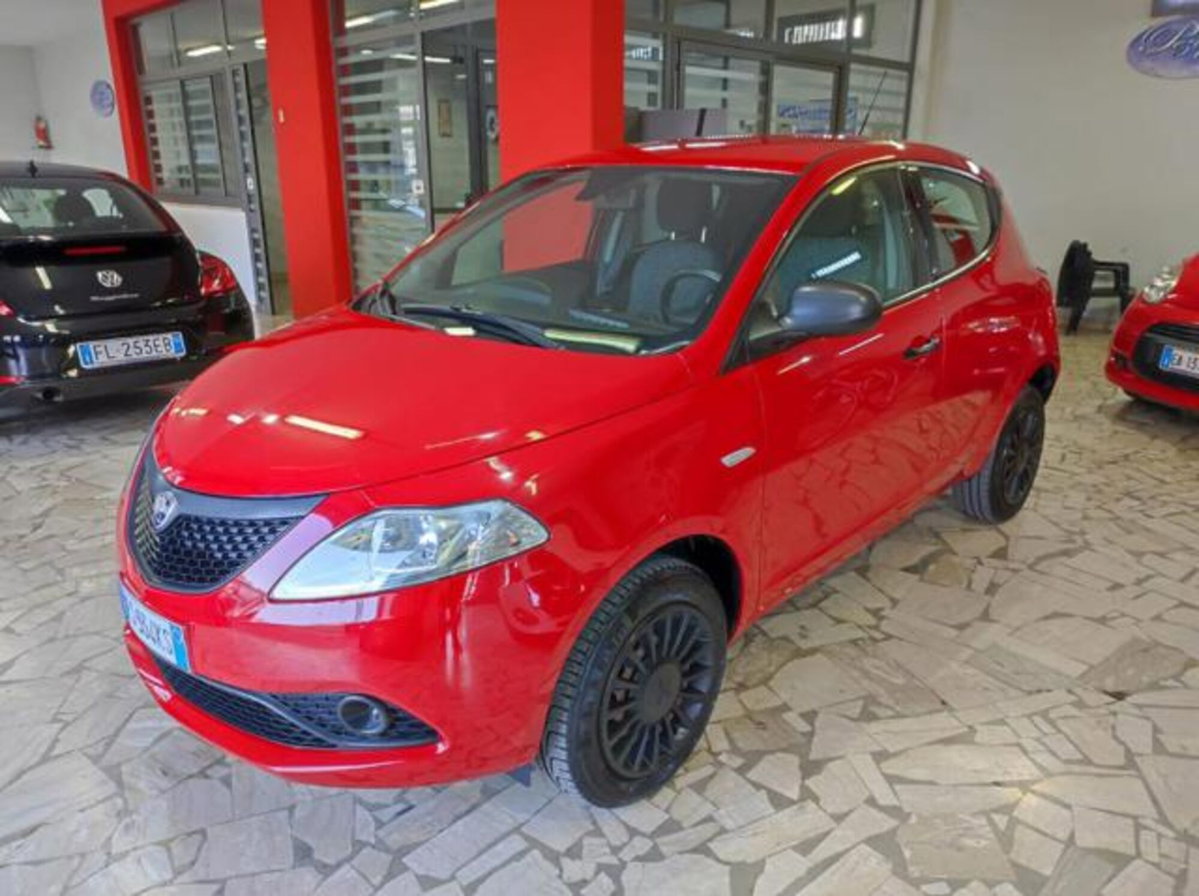 Lancia Ypsilon 0.9 TwinAir 5 porte Metano Ecochic Elefantino Blu (2)