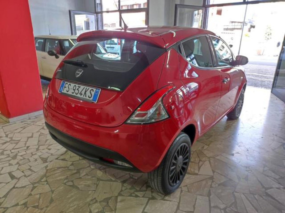 Lancia Ypsilon 0.9 TwinAir 5 porte Metano Ecochic Elefantino Blu (4)