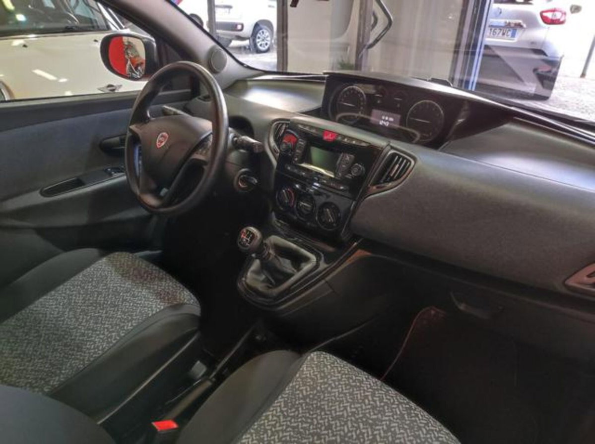 Lancia Ypsilon 0.9 TwinAir 5 porte Metano Ecochic Elefantino Blu (9)