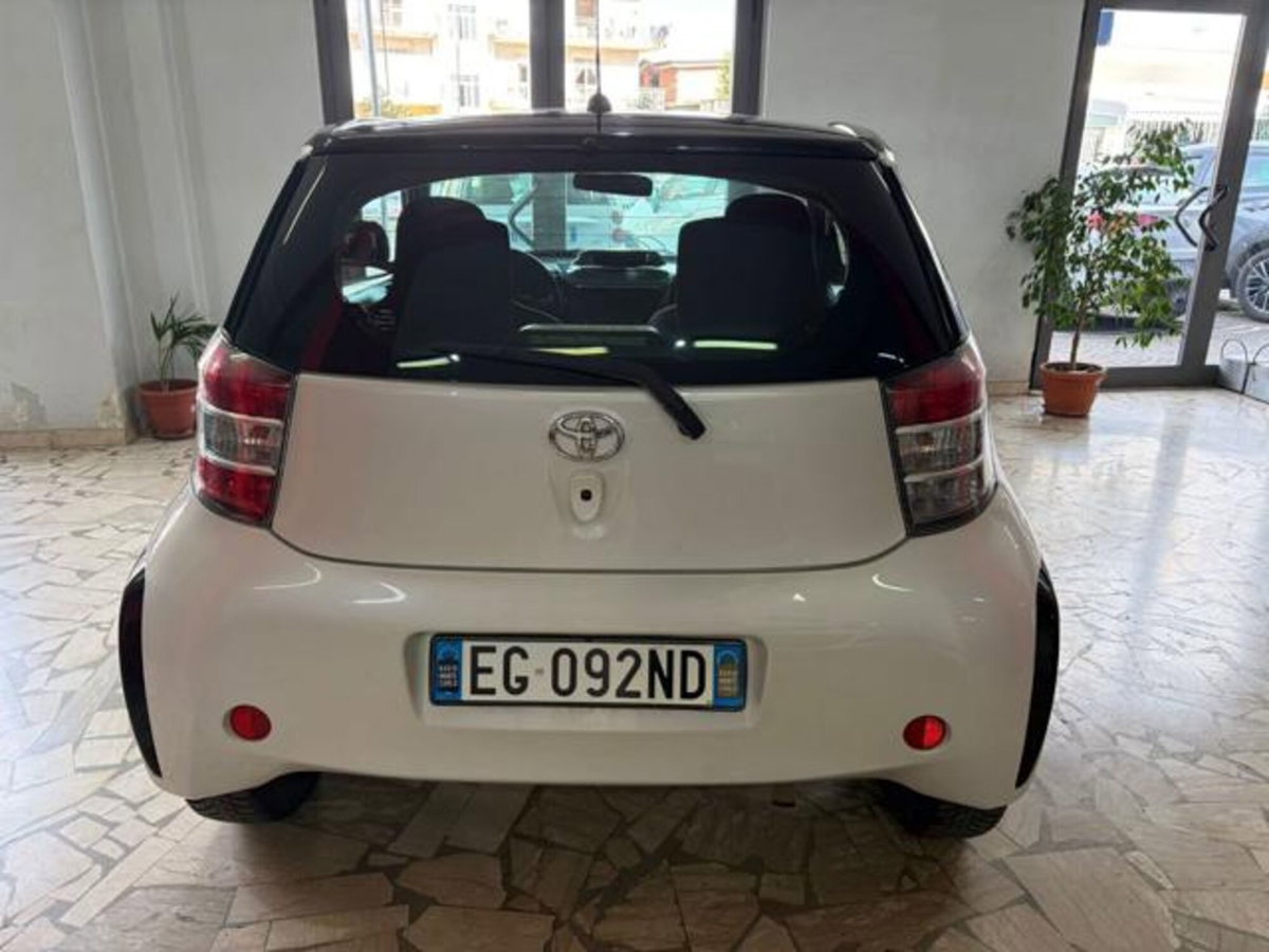 Toyota iQ 1.0 Sol (4)