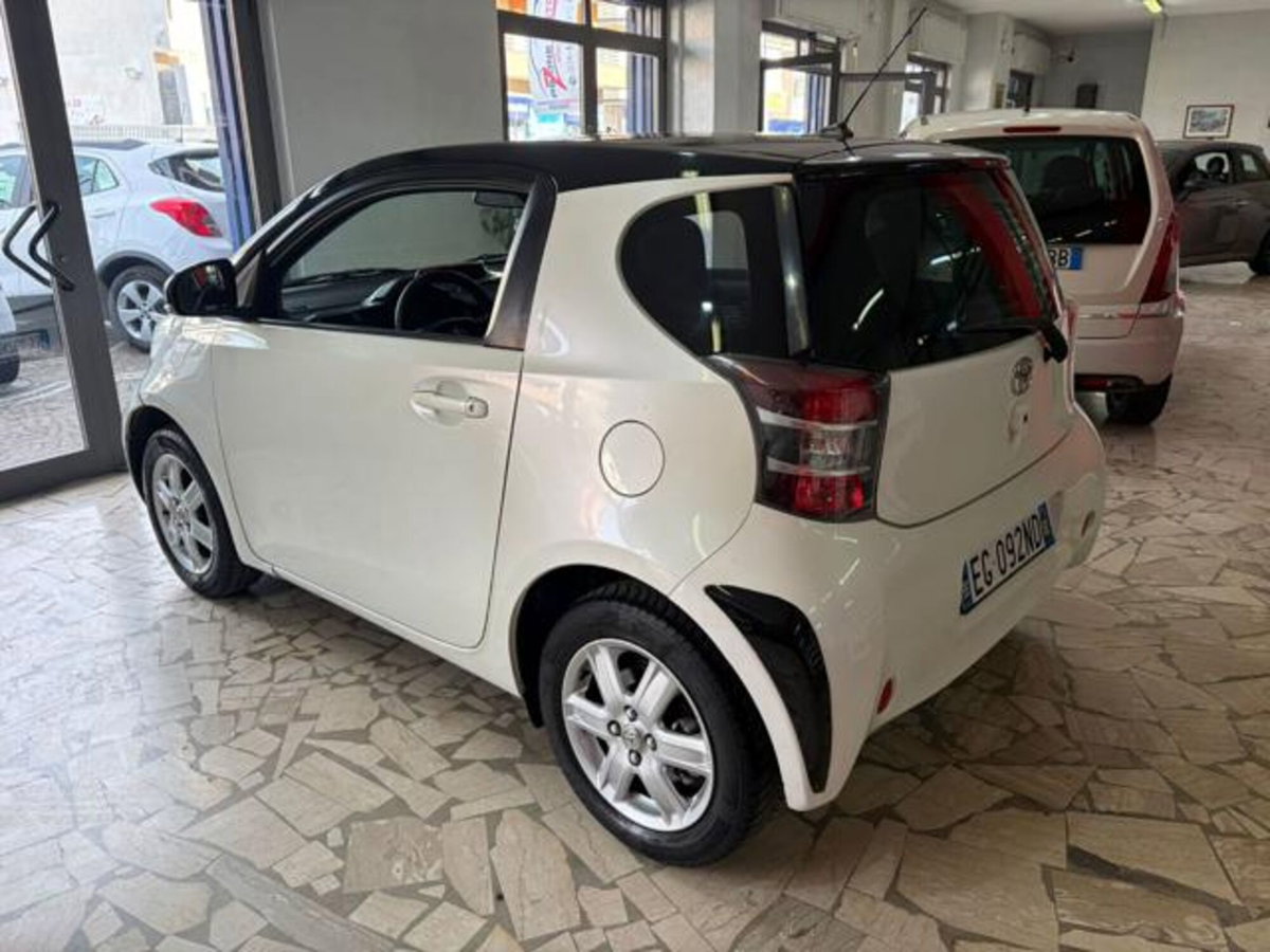 Toyota iQ 1.0 Sol (6)