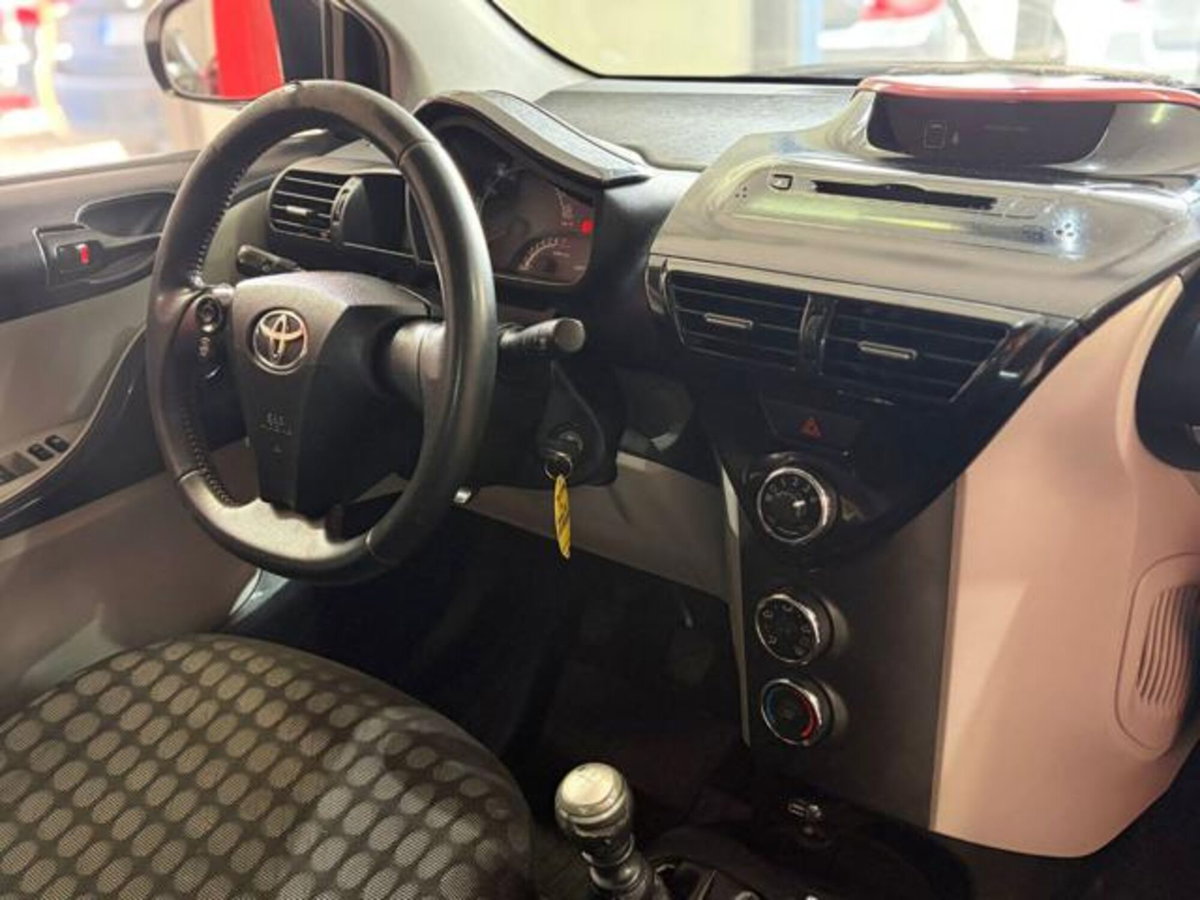 Toyota iQ 1.0 Sol (7)