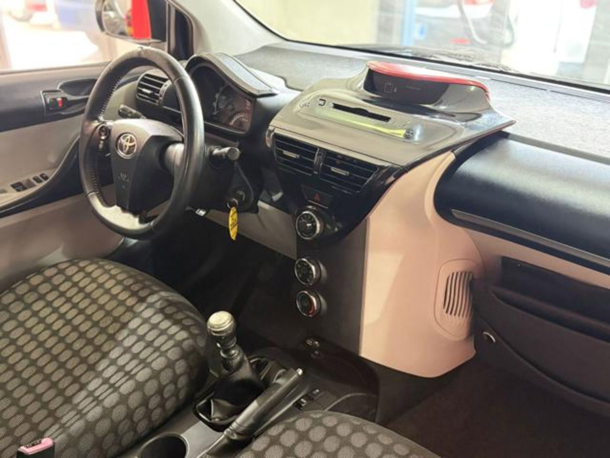 Toyota iQ 1.0 Sol (8)